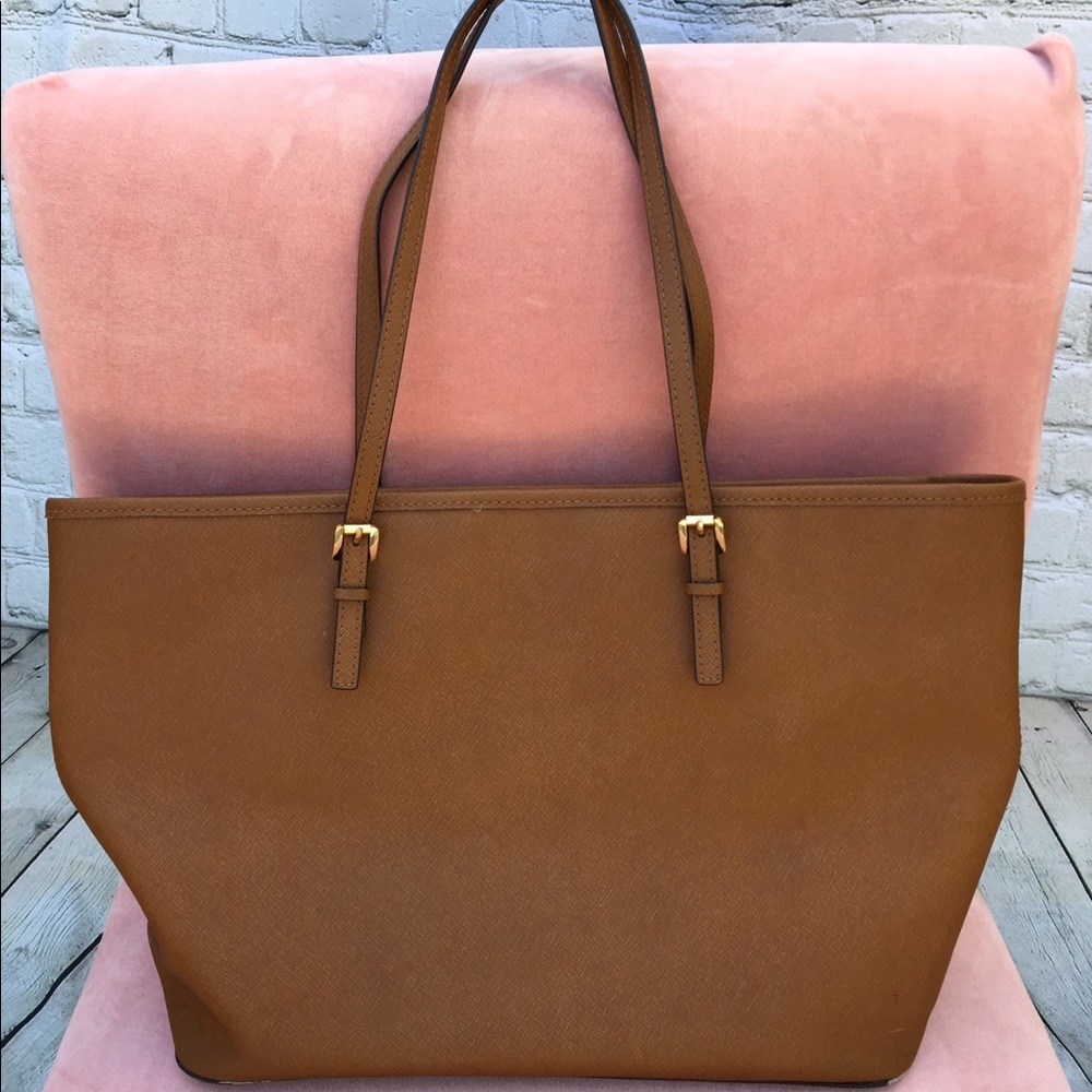**SOLD**Host Pick! Michael Kors Saffiano Jet Set - Picture 5 of 8